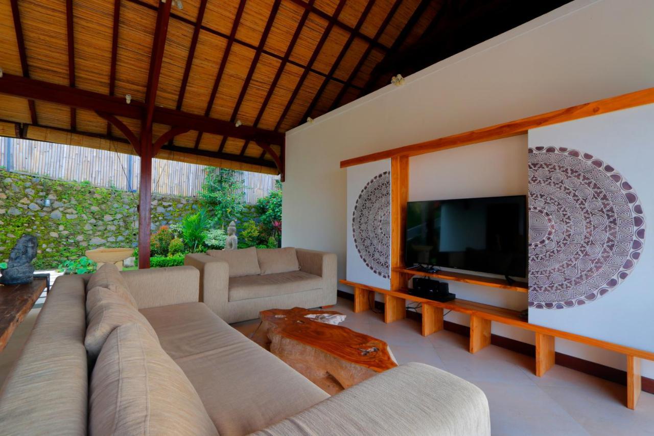 Villa Saraswati Lovina Exterior photo
